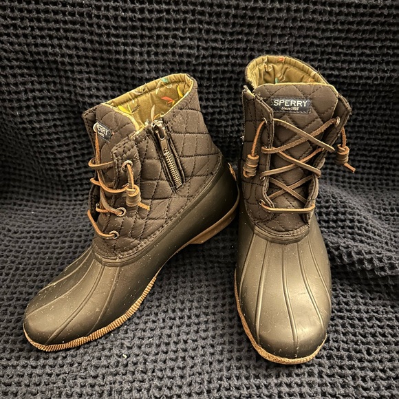 Women sperry boots. Great for cold weather water resistant. Great conditions. - Picture 2 of 4